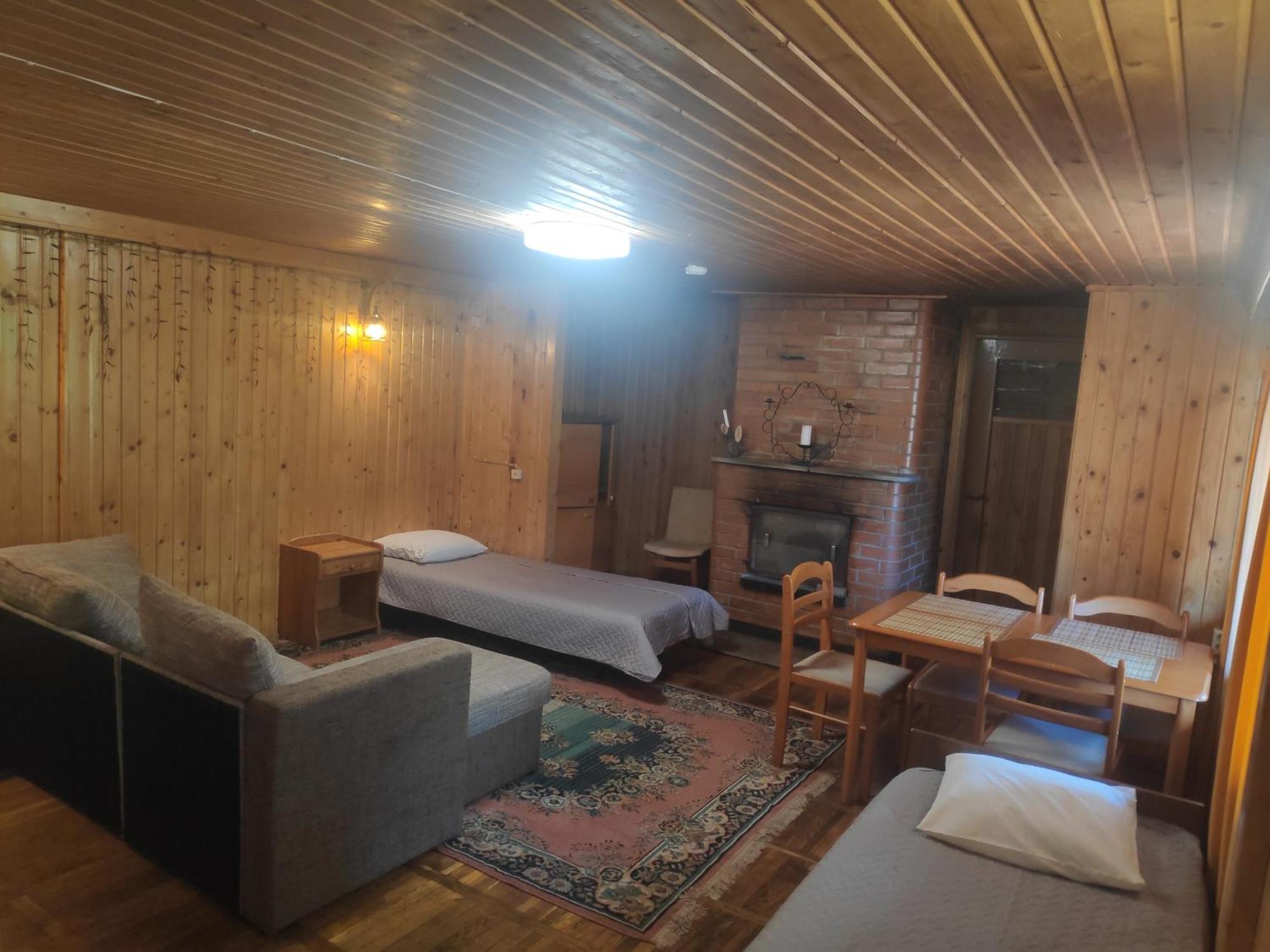 Auberge de jeunesse White House Puhkemaja à Uulu Extérieur photo