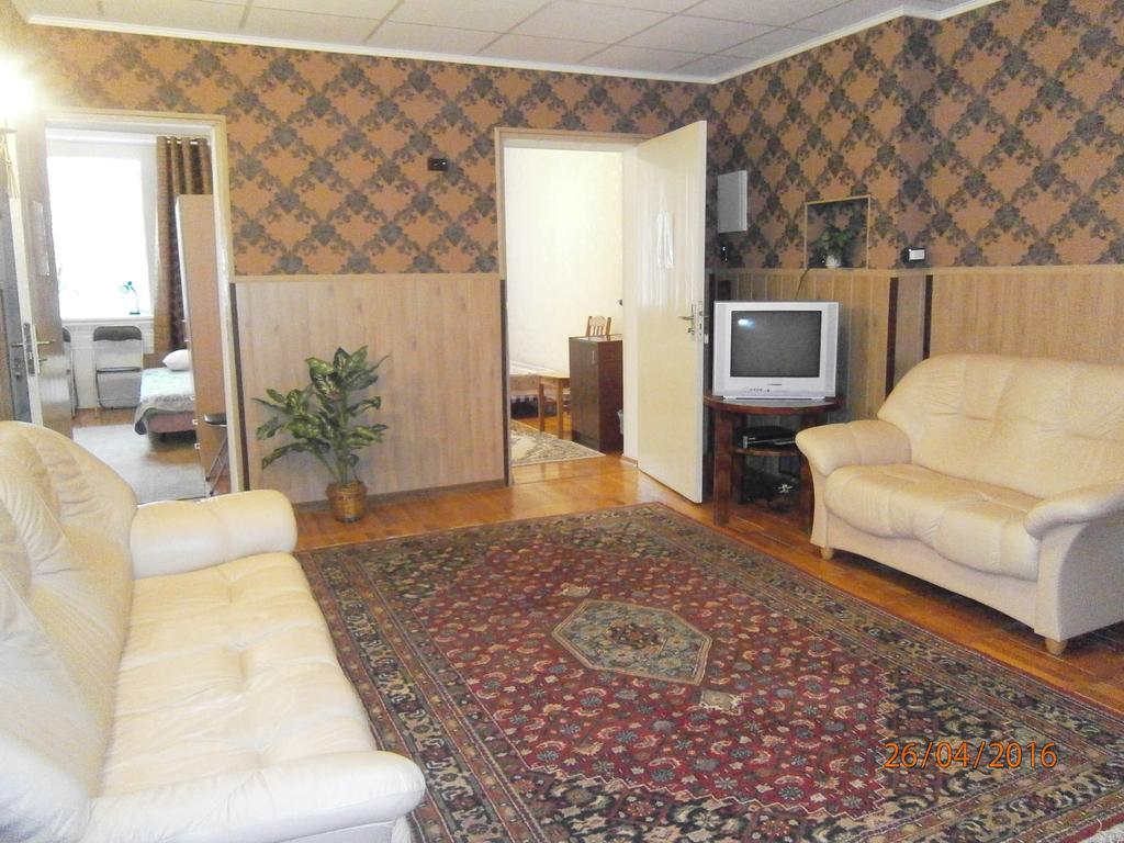 Auberge de jeunesse White House Puhkemaja à Uulu Extérieur photo