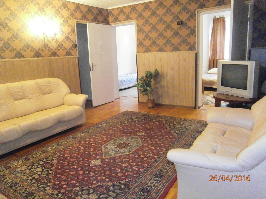 Auberge de jeunesse White House Puhkemaja à Uulu Extérieur photo
