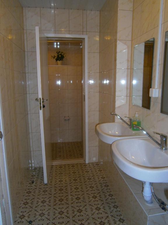 Auberge de jeunesse White House Puhkemaja à Uulu Chambre photo